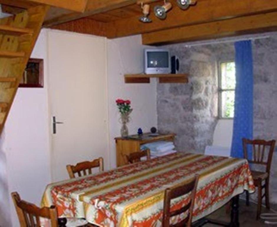 Ferme Auberge La Tindelle La Cresse ภายนอก รูปภาพ